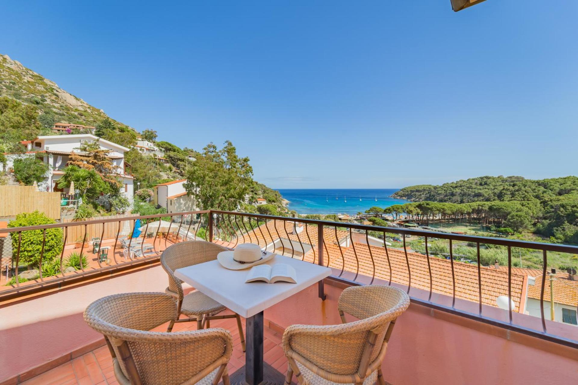 Hotel Lo Scirocco Fetovaia Exterior photo