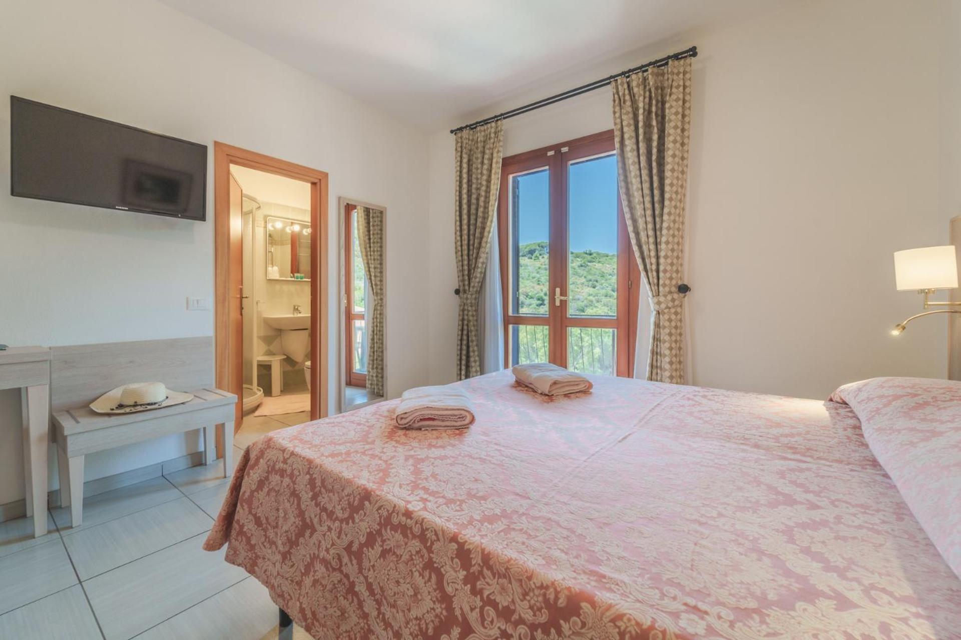 Hotel Lo Scirocco Fetovaia Exterior photo